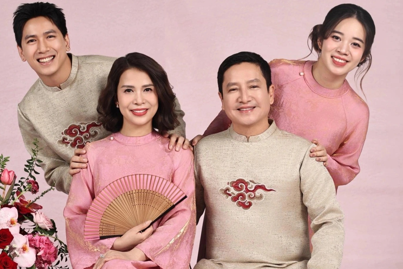 NSƯT Chí Trung tuổi 65 và Tết ấm áp bên bạn gái Á hậu kém 18 tuổi