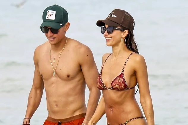 Mỹ nhân “Thiên thần bóng tối” hạnh phúc bên bạn trai kém 11 tuổi hậu ly hôn