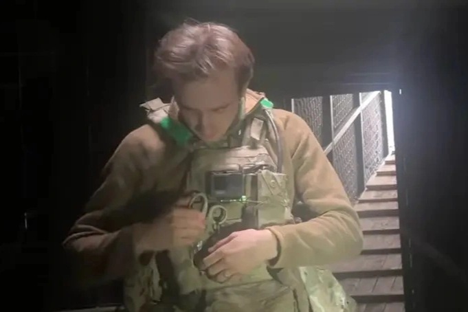 Lý do binh sĩ Ukraine cầm kéo ra chiến trường