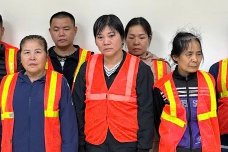 Bí mật trên các con thuyền neo bờ sông Hồng