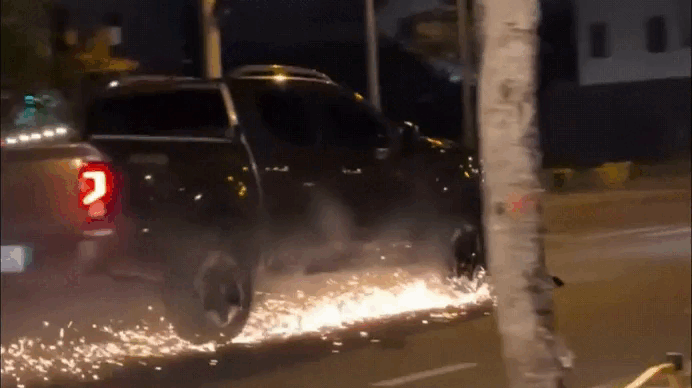 Ô tô cuốn xe máy vào gầm, kéo lê gần 1km ở Lâm Đồng