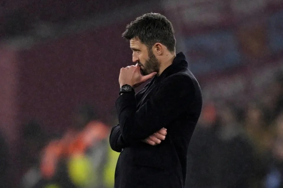 HLV Michael Carrick thừa nhận Everton là thử thách khó khăn với Man Utd