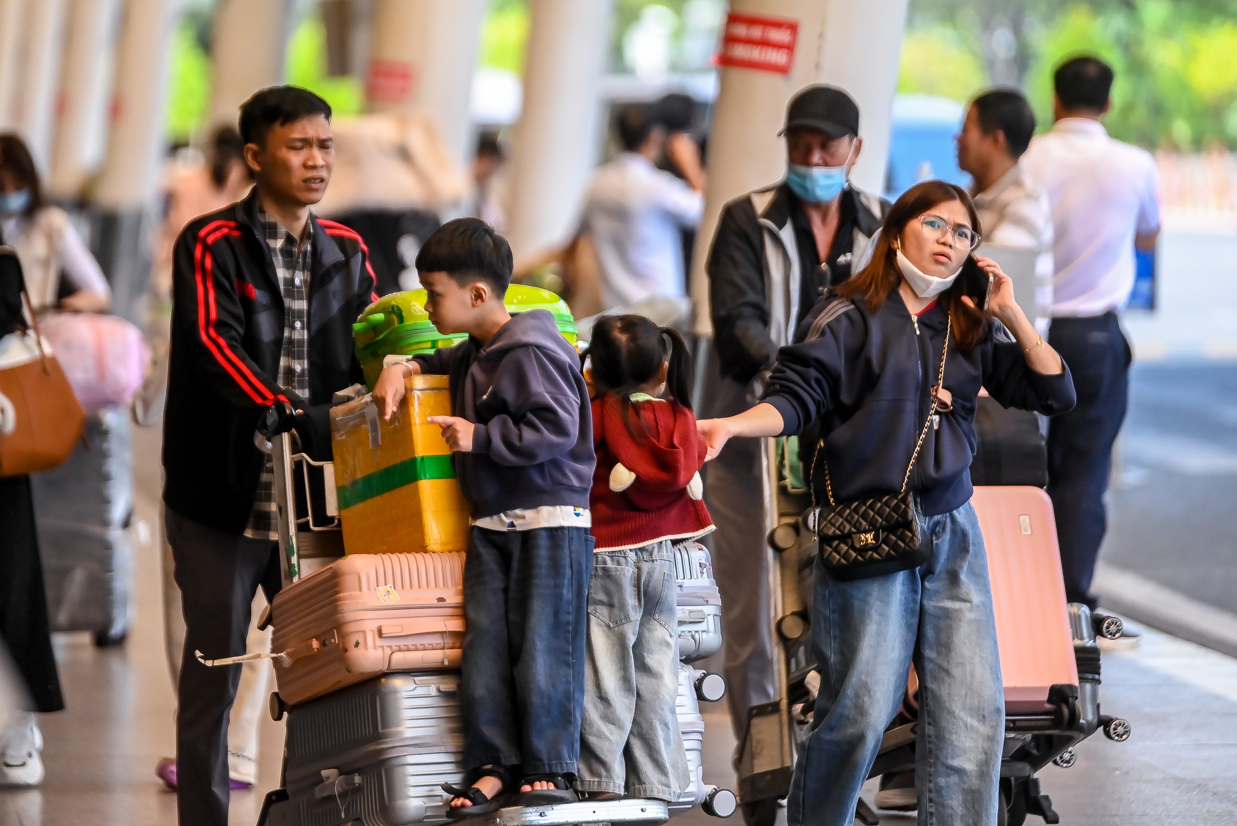 Sân bay Tân Sơn Nhất đón lượng khách cao nhất trong hơn một thập kỷ