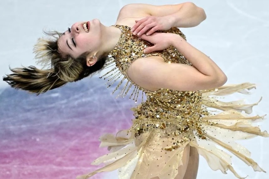 Vẻ đẹp ma mị và hành trình thành công của “thiên thần băng” đang gây sốt