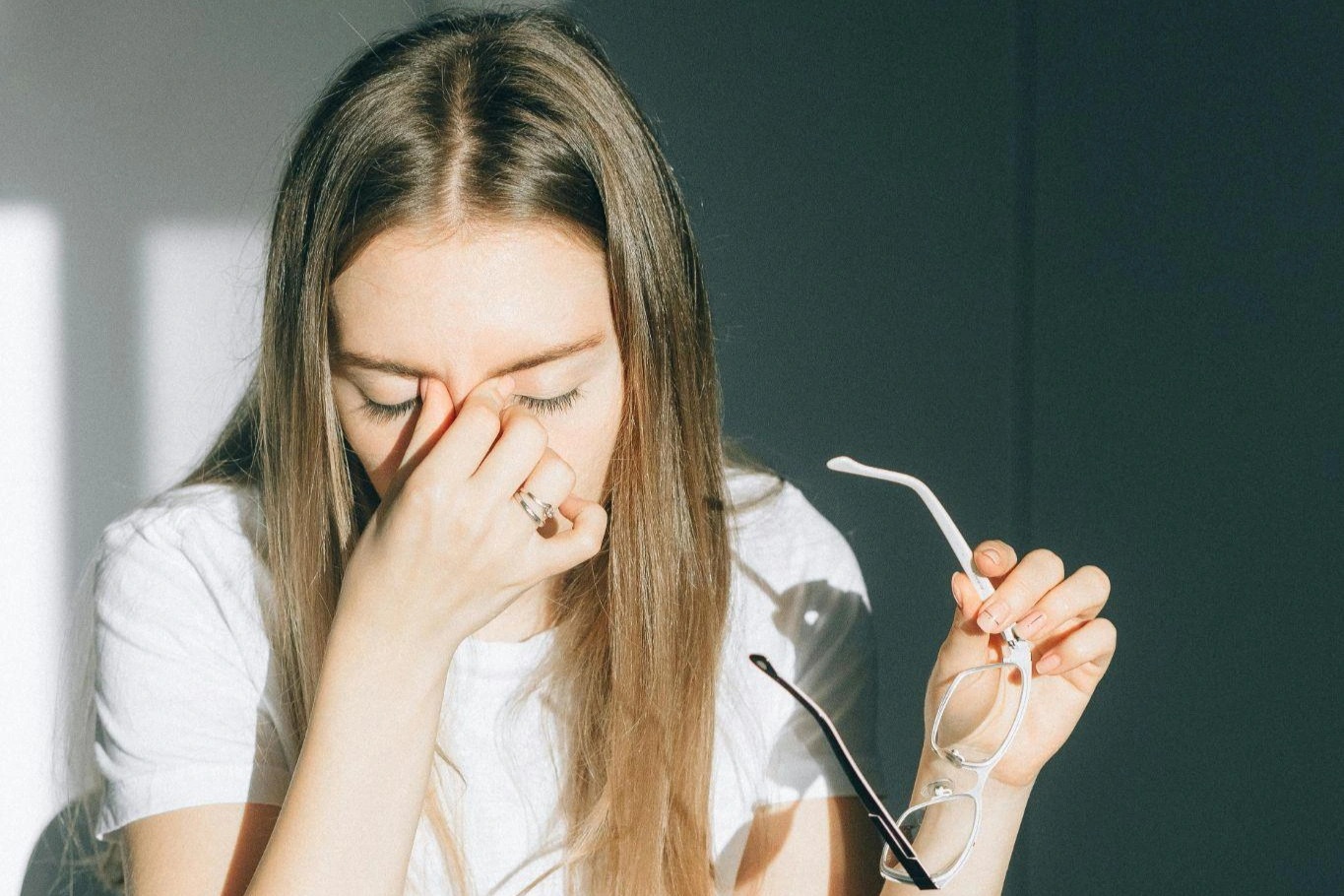 Chồng mất việc cả năm còn đòi vợ chu cấp tiền nuôi cả nhà nội