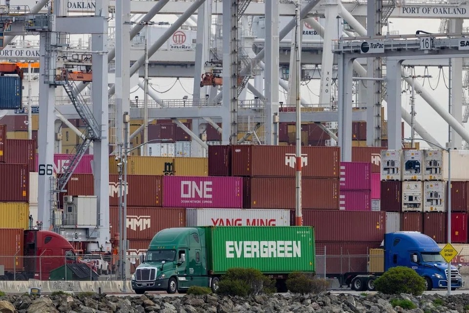 Mỹ bắt đầu thu thuế nhập khẩu bổ sung 10% toàn cầu