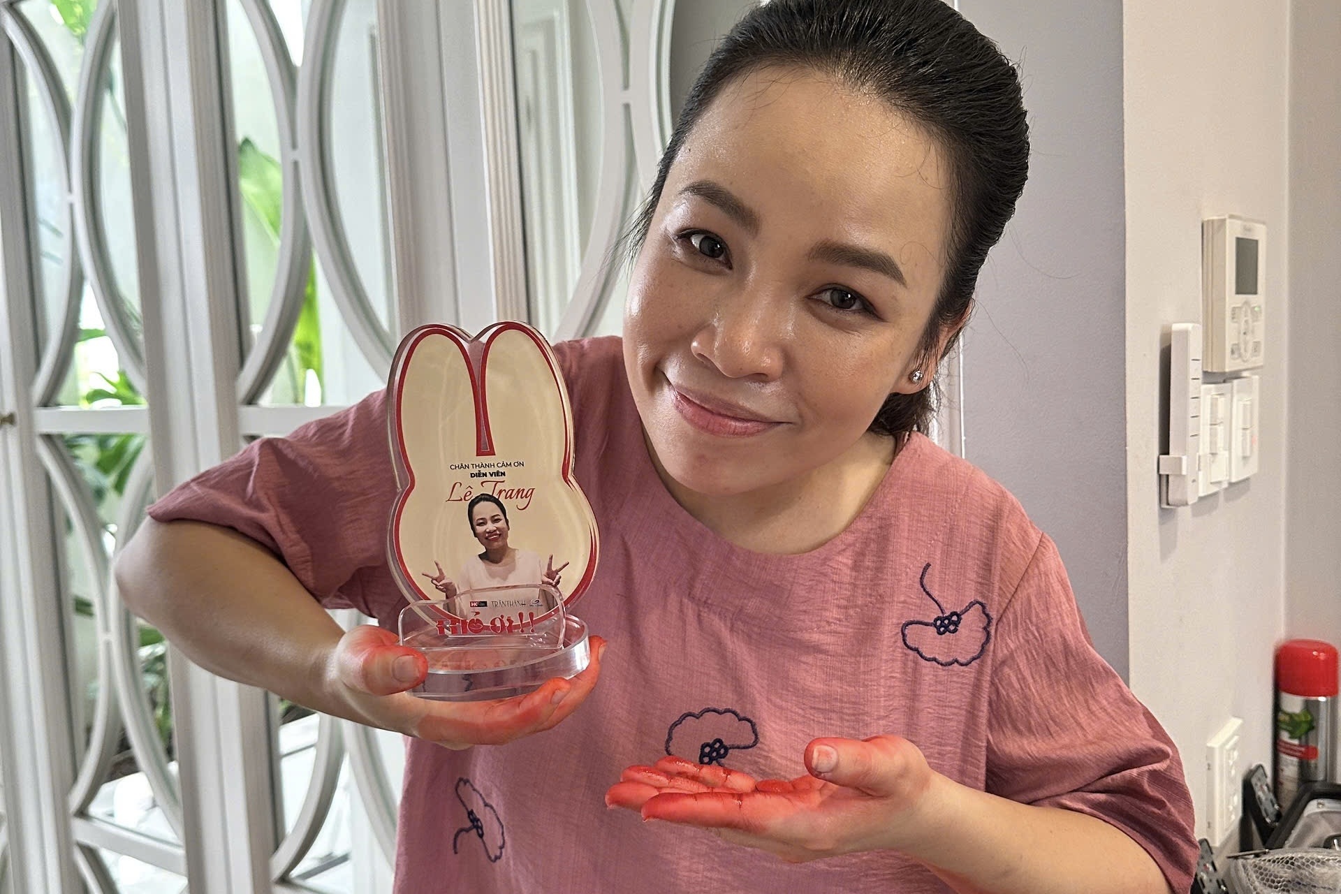 Nữ diễn viên chỉ có vài giây trong "Thỏ ơi": Cát-xê ra sao khi phim 300 tỷ?