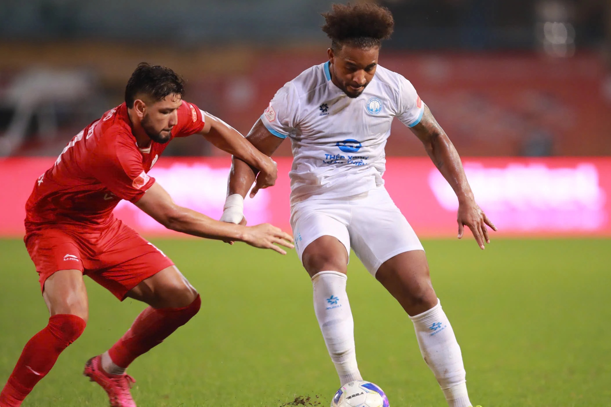 Hành động nổi giận của Xuân Son và nỗi lo của tuyển Việt Nam