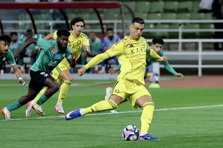 Ronaldo ra mắt màn ăn mừng độc lạ sau khi ghi bàn cho Al Nassr