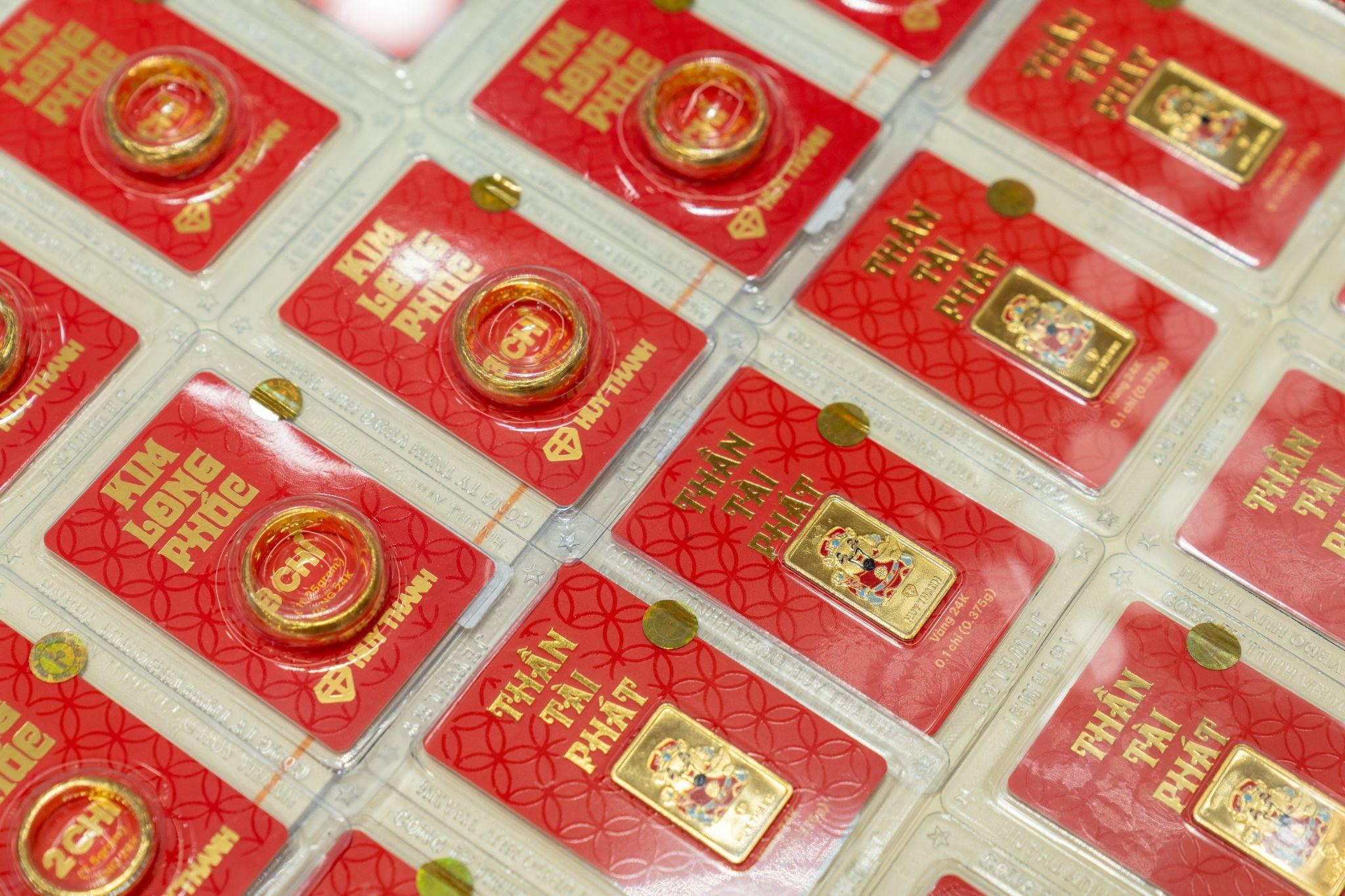 Chợ mạng rầm rộ bán vàng vía Thần Tài, vàng mini cháy hàng