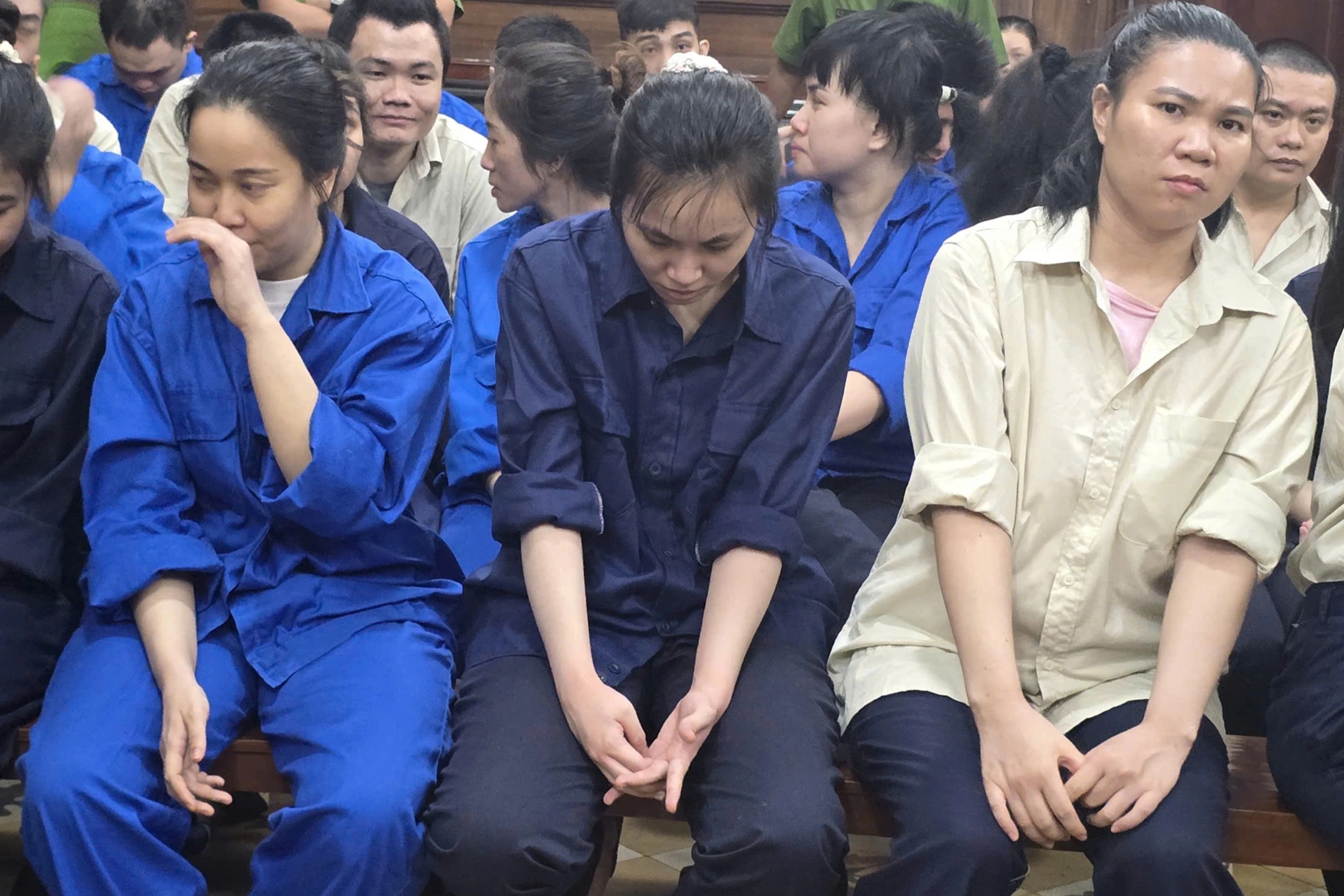 210 bị hại vắng mặt trong vụ án chiếm đoạt 24 tỷ đồng qua thẻ tín dụng