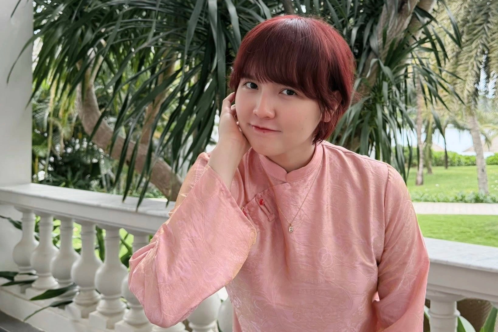 Hải Tú xuất hiện bên Sơn Tùng M-TP, diện mạo "nàng thơ" thay đổi gây chú ý