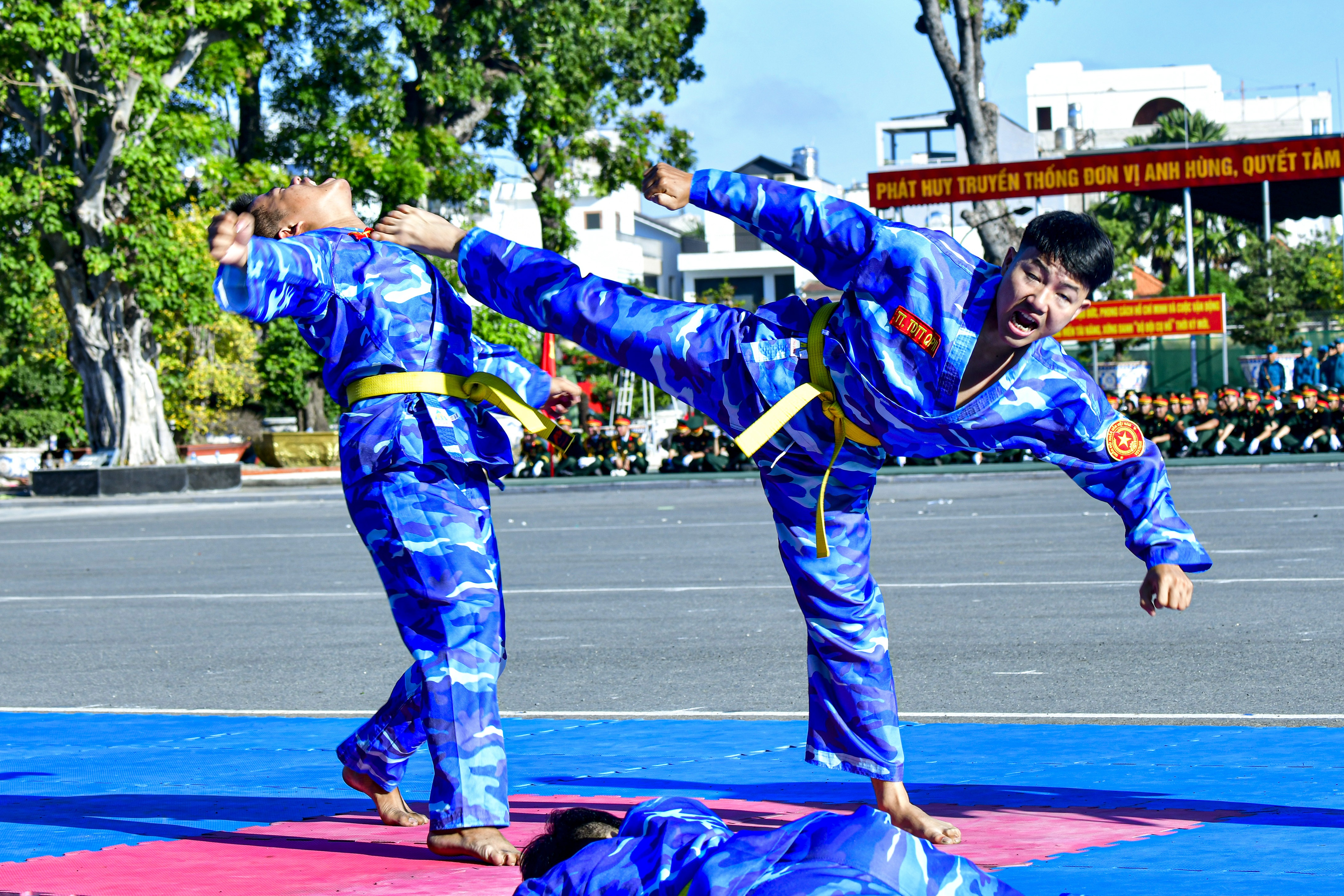 Chiến sỹ TPHCM biểu diễn võ thuật trước lễ ra quân huấn luyện