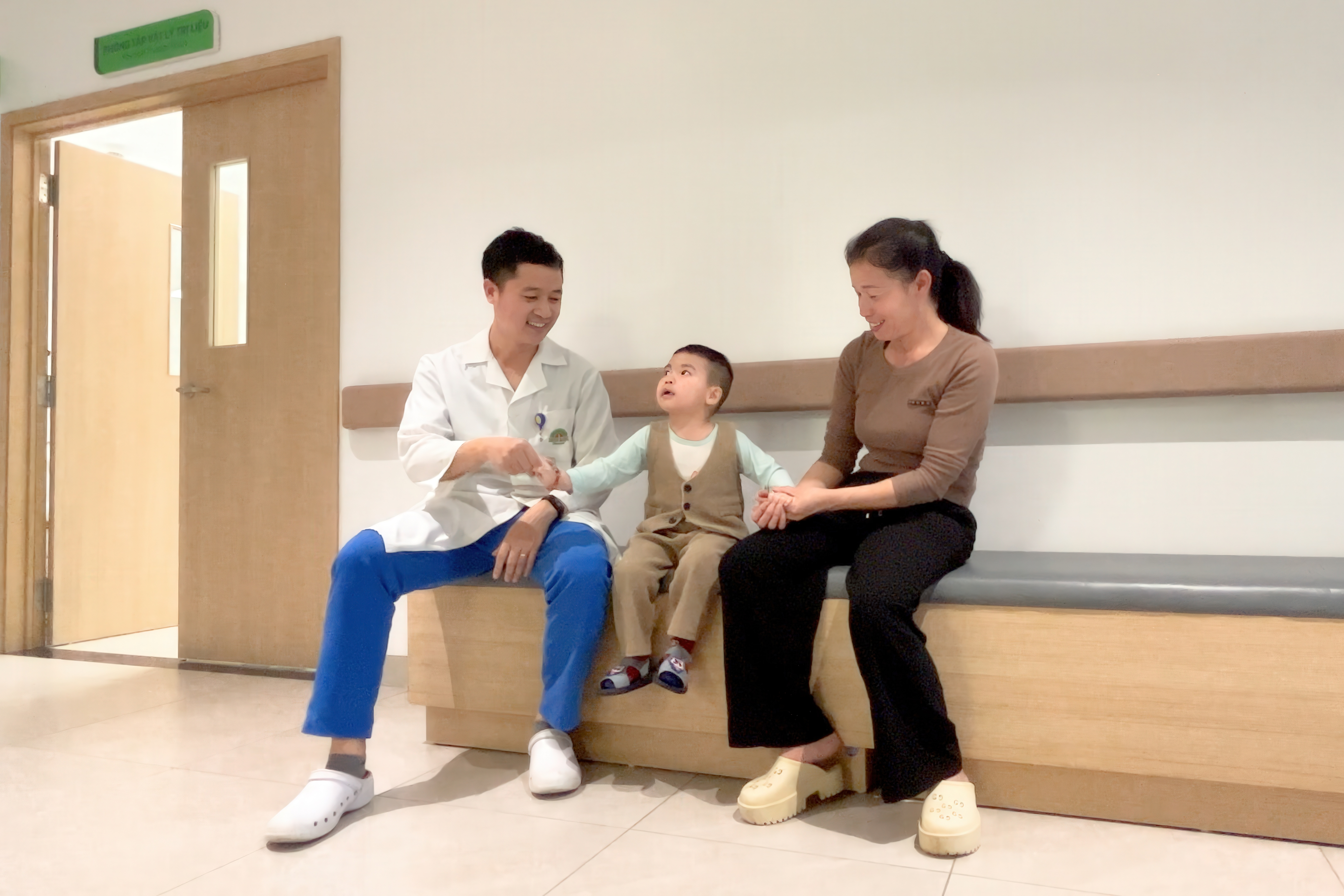 Em bé 3 tuổi sống thực vật do đuối nước hồi sinh ngoạn mục nhờ oxy cao áp