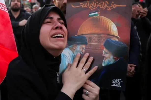 Iran bắt đầu 40 ngày quốc tang tưởng niệm Lãnh tụ tối cao