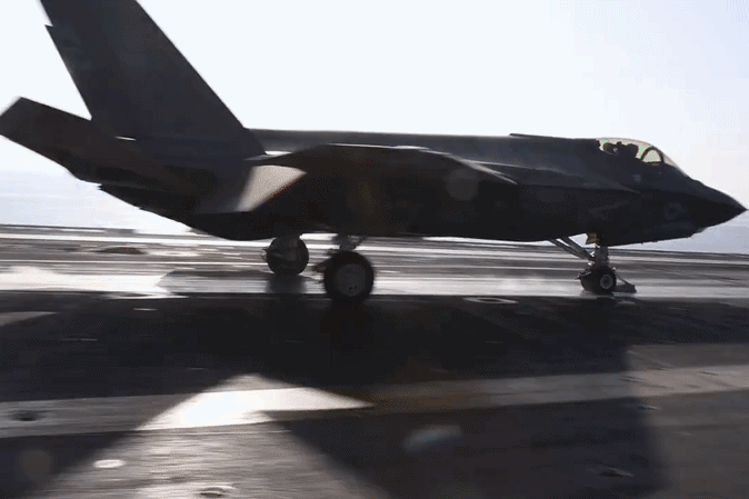 Dàn vũ khí Mỹ khai hỏa trong chiến dịch tấn công Iran