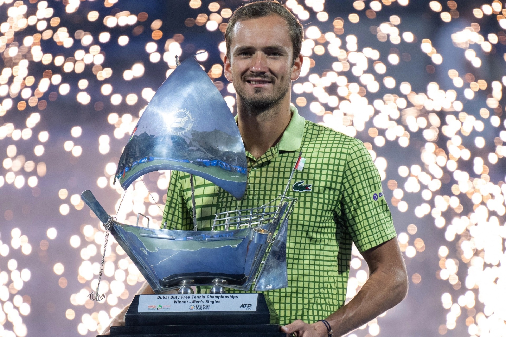 Đối thủ bỏ cuộc, Daniil Medvedev vô địch Dubai Championships