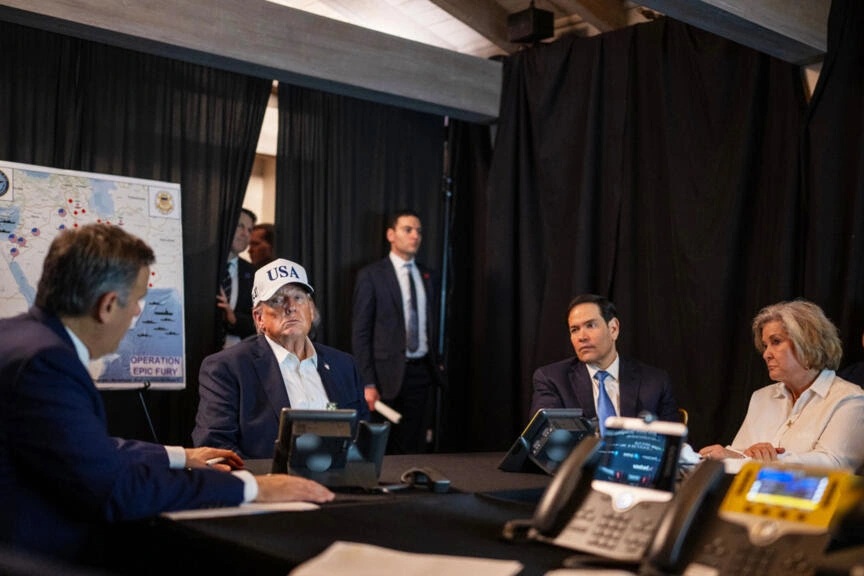 Nhà Trắng công bố ảnh Tổng thống Trump theo dõi chiến dịch tấn công Iran