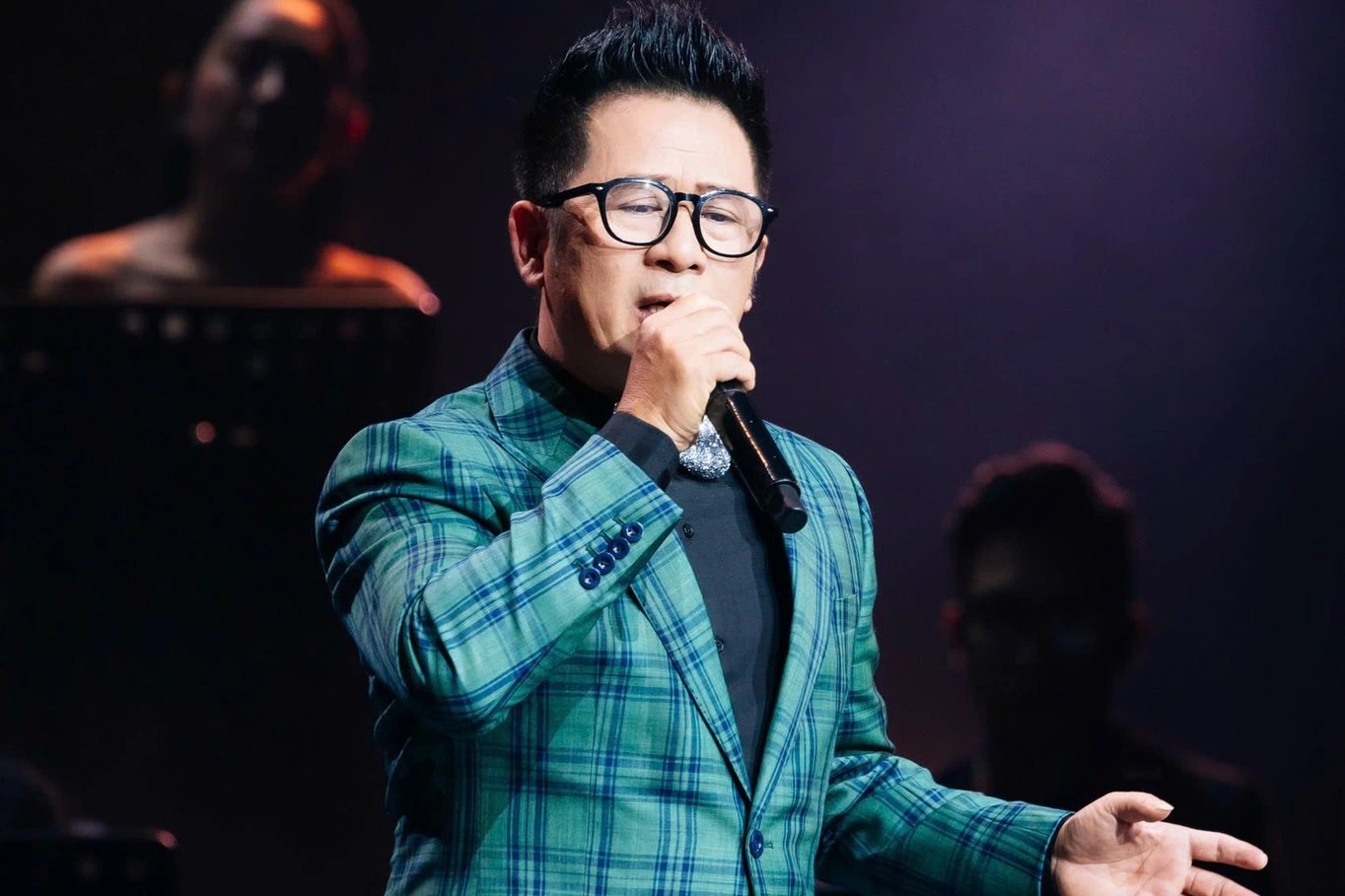 Bị chê hát chênh phô "Nơi tình yêu bắt đầu", Bằng Kiều tạm dừng hoạt động