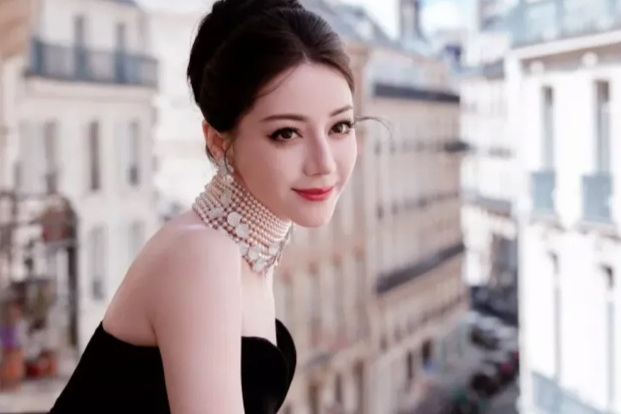 Nghi vấn "mỹ nhân Tân Cương" Địch Lệ Nhiệt Ba mắc kẹt tại Dubai