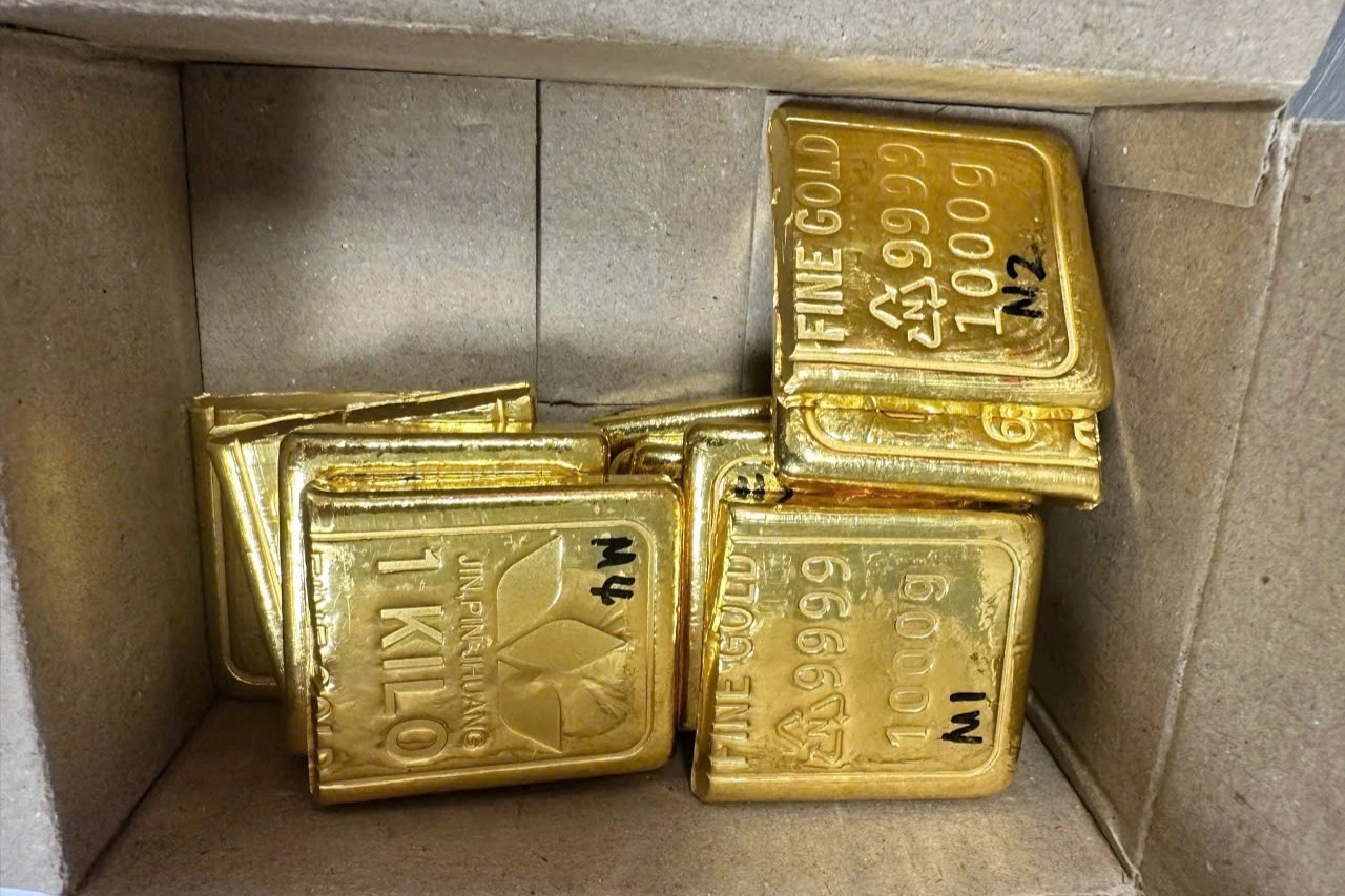 Giấu vàng trong áo ngực, quần lót để qua mặt an ninh sân bay Nội Bài