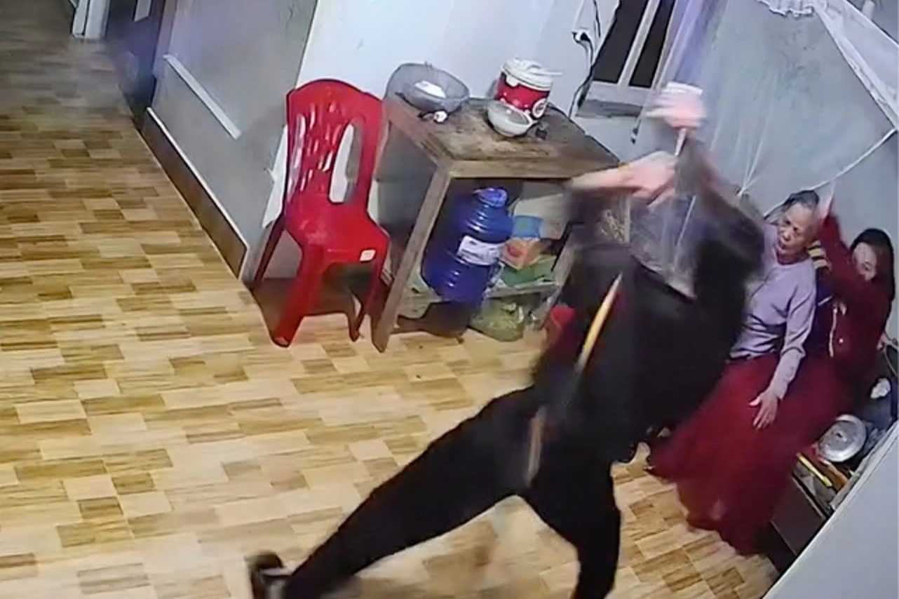 Công an nói về việc chưa khởi tố vụ con đánh mẹ gãy tay ở Nghệ An