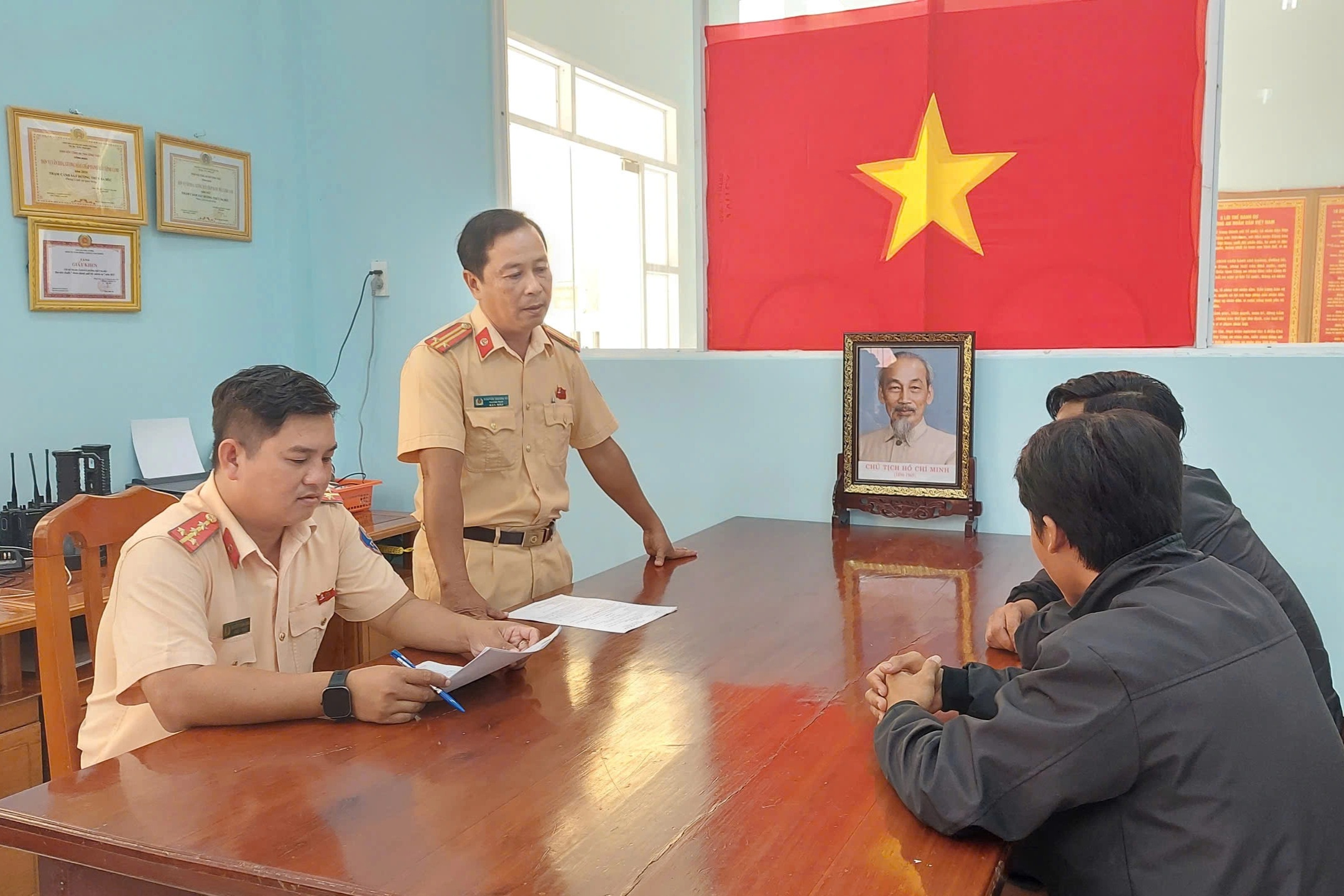 Hai người đàn ông bị xử phạt vì "độ" động cơ vỏ lãi