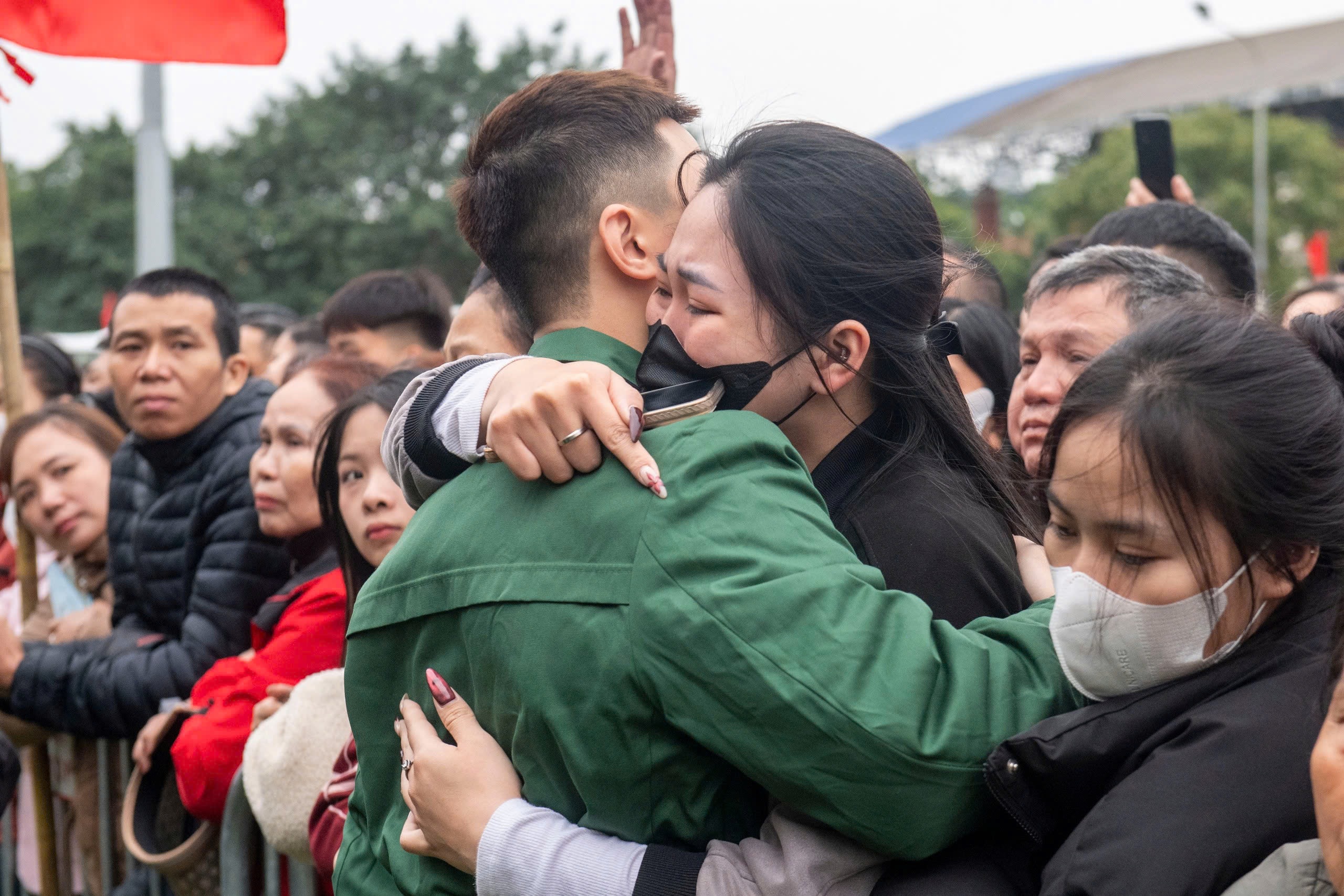 Con trai gần 1 tuổi, người bố trẻ viết đơn tình nguyện nhập ngũ