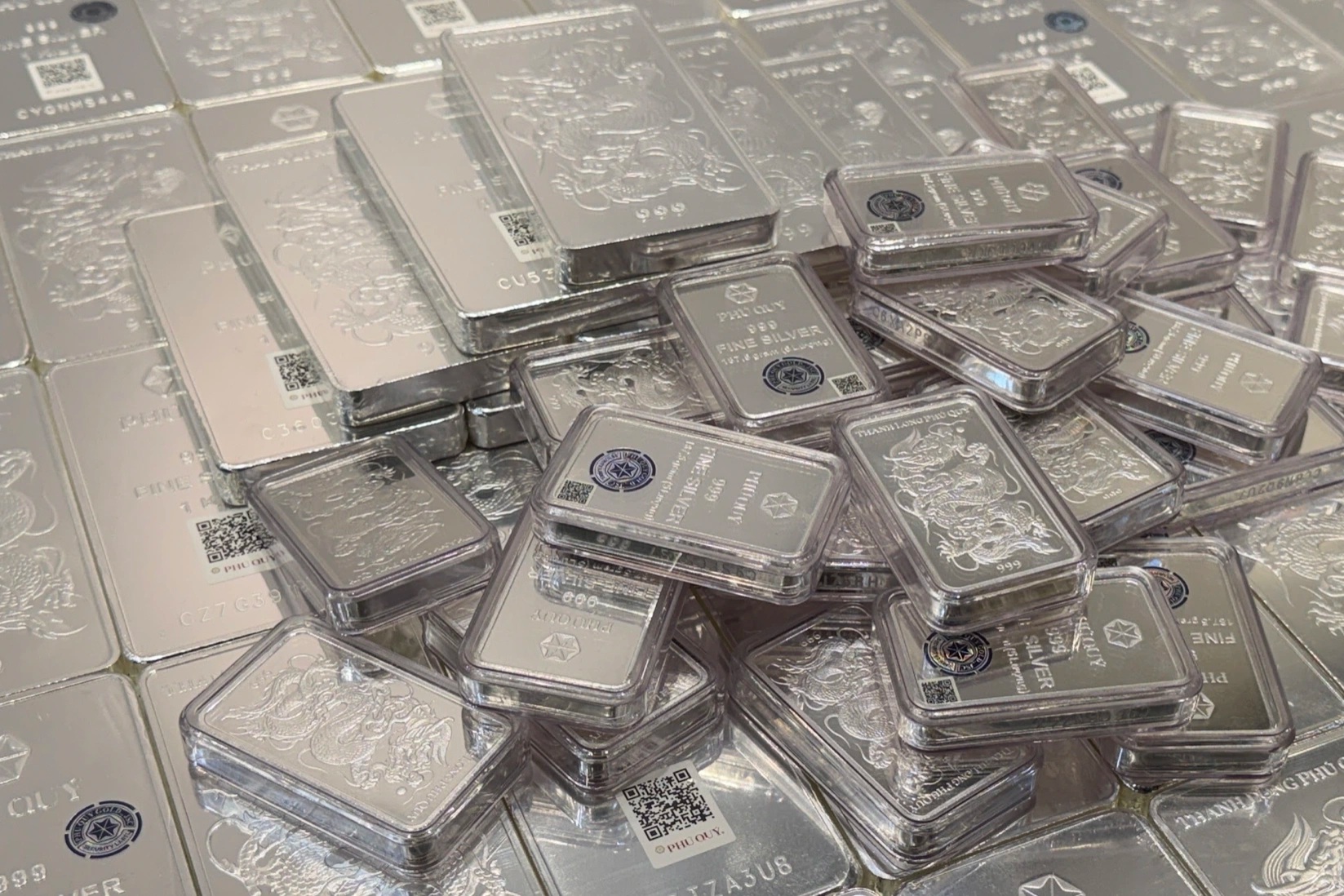 Giá bạc trong nước giảm hơn 1 triệu đồng/kg, ngược chiều thế giới