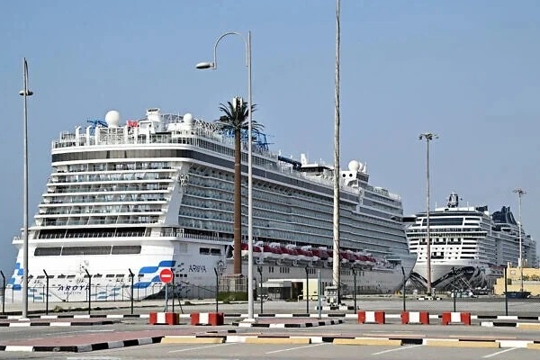 Nhà giàu Dubai chi hàng trăm nghìn USD chạy xung đột