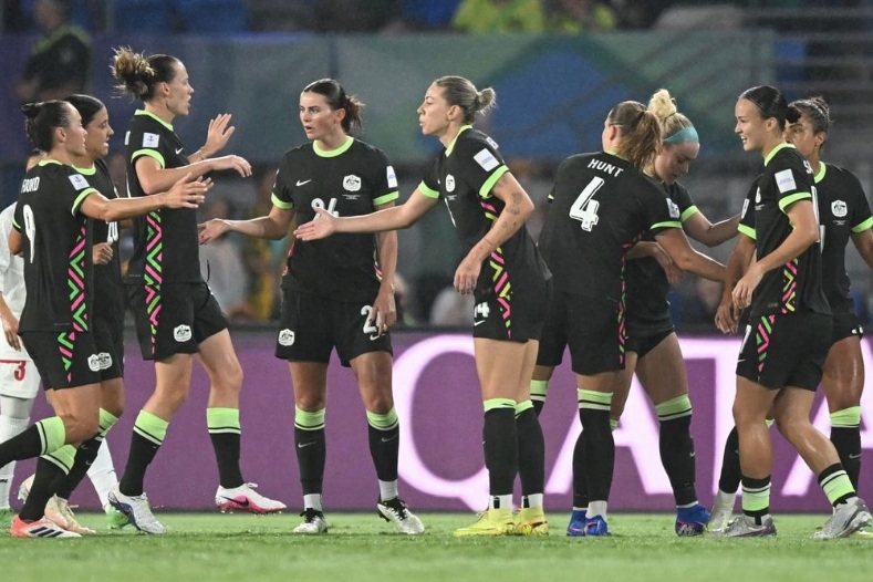 Tuyển nữ Australia thắng đậm Iran, xác định hai đội đầu tiên vào tứ kết