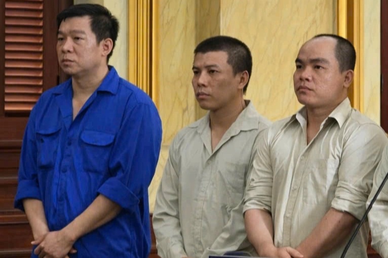 Kẻ chĩa súng ép giám đốc ngân hàng ở TPHCM ký giấy nợ lĩnh án