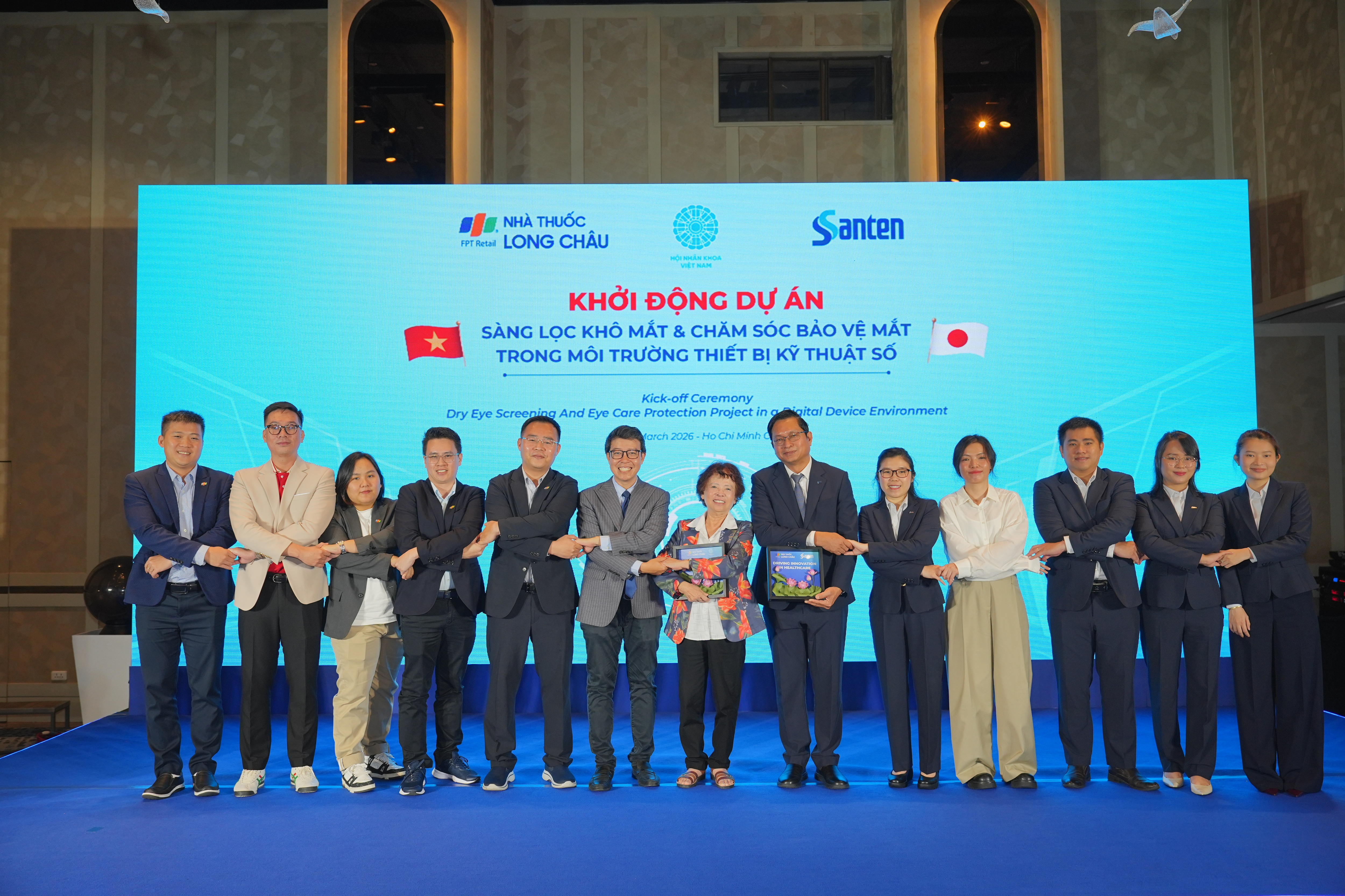 Long Châu hợp tác cùng Santen ra mắt bộ câu hỏi tầm soát khô mắt chuẩn y khoa