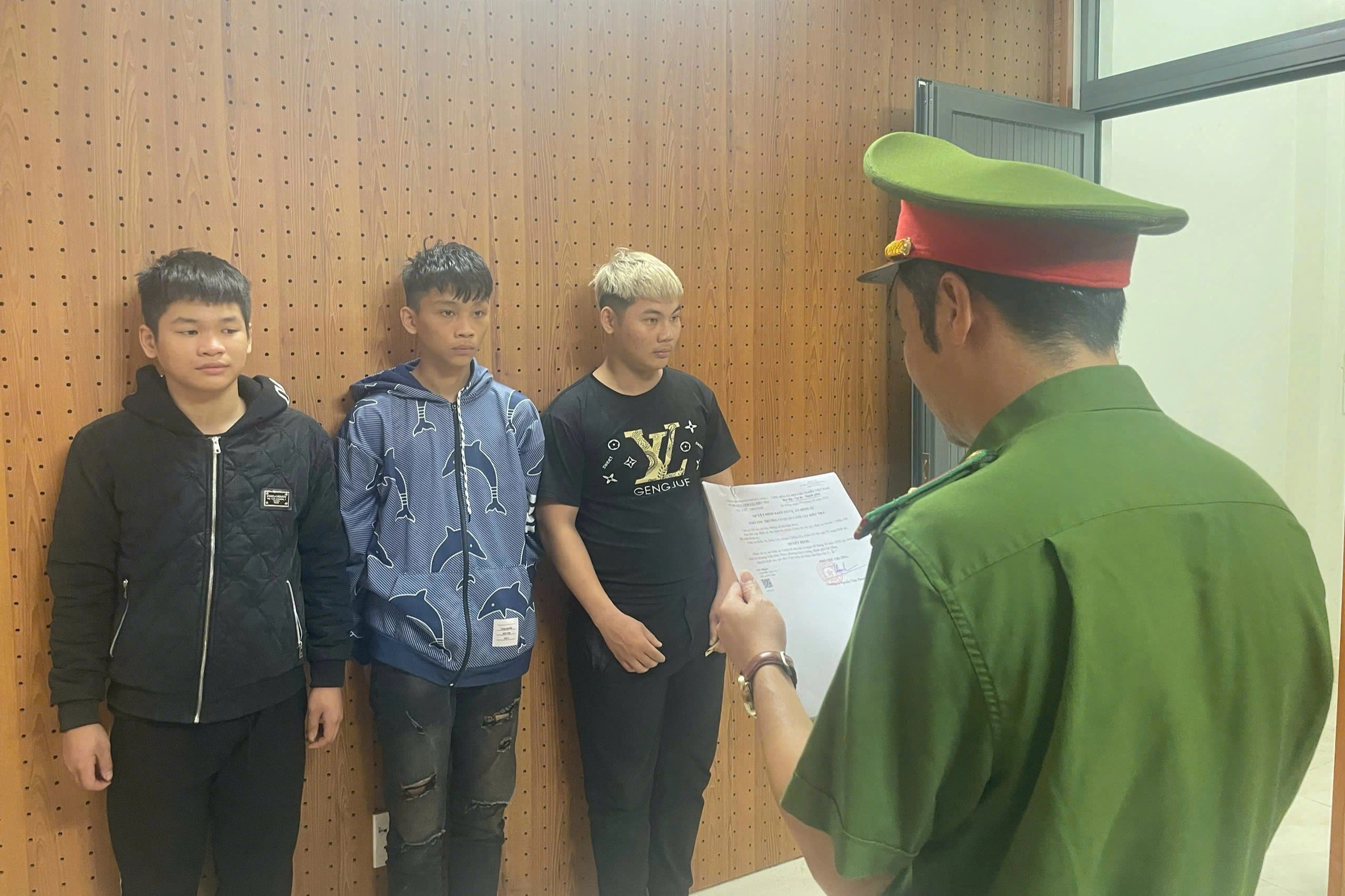 Ba đối tượng dùng xe máy trộm cắp để đi cướp