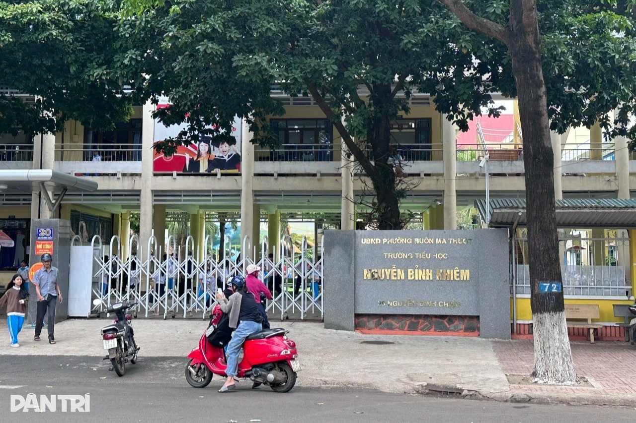 Loạt học sinh cùng lớp bị đau bụng bất thường: Nhà trường nói gì?