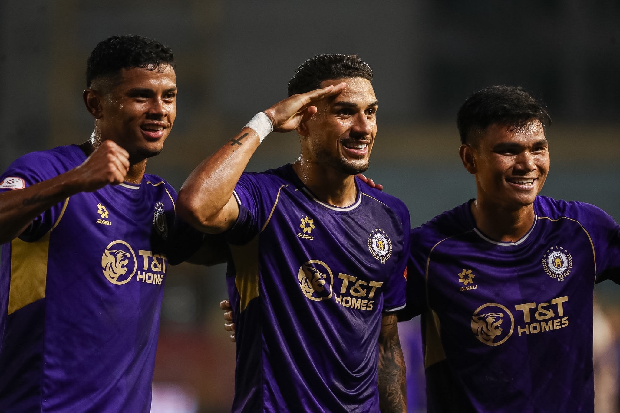 Hoàng Hên lập cú đúp, Hà Nội FC thắng kịch tính trước CLB Công an Hà Nội