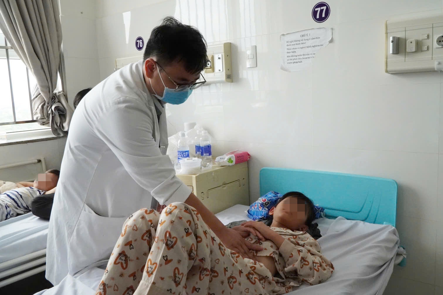 Vụ 108 người ngộ độc sau ăn bánh mì ở TPHCM: Hơn 50% mẫu phân có Salmonella