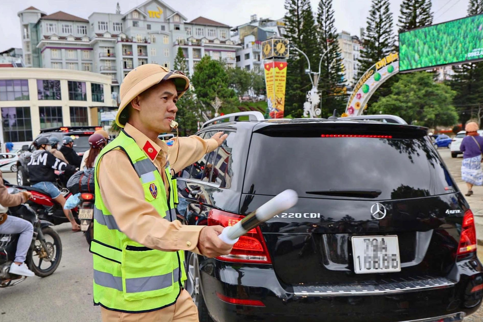 Đà Lạt đề xuất bổ sung nhiều bãi đỗ ô tô miễn phí ở vùng trung tâm