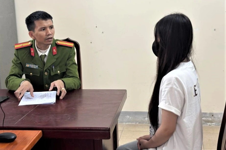 Ba thanh niên đi Exciter giật iPhone của cặp đôi trong đêm 8/3