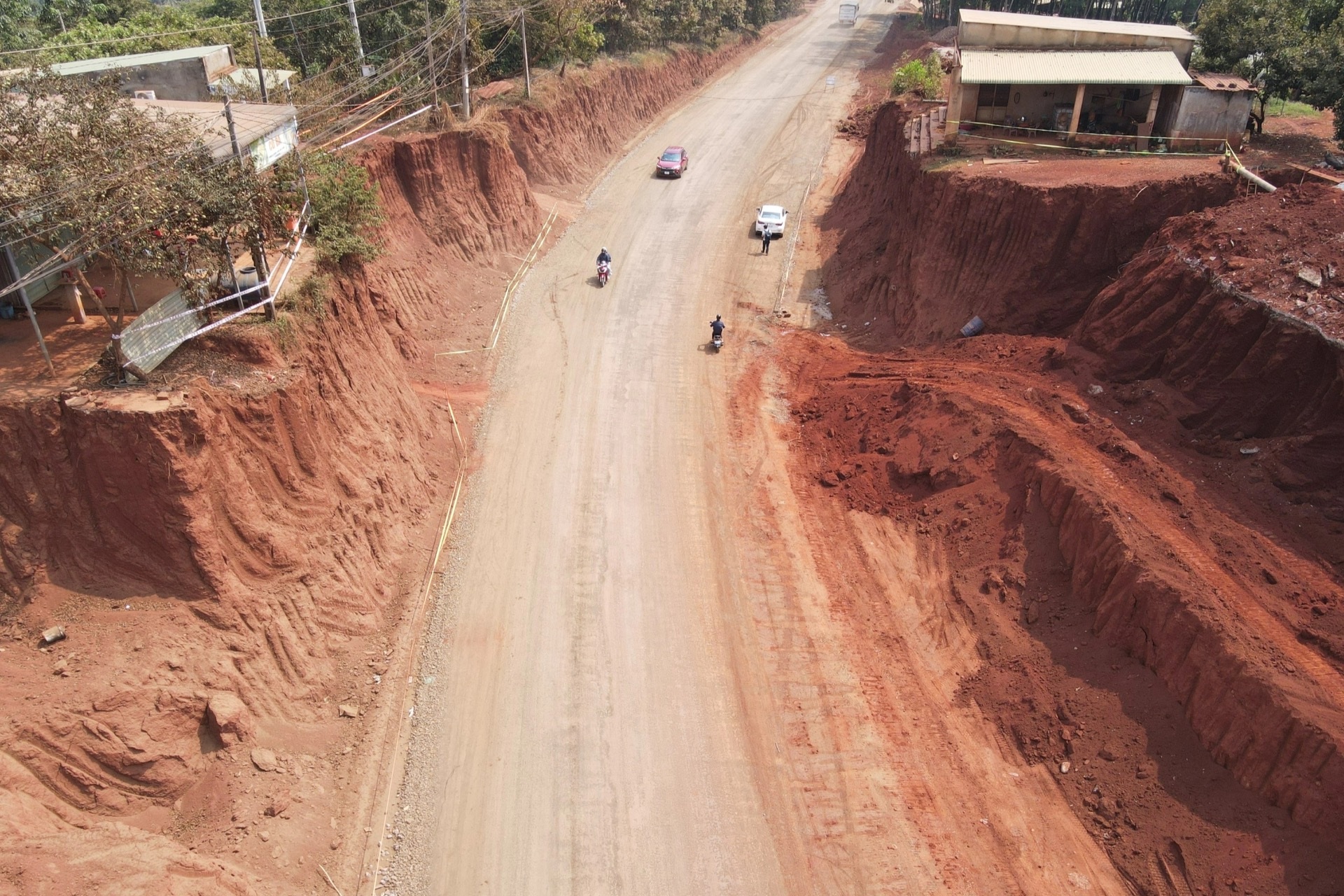 Vụ nhà dân cheo leo ở Đồng Nai: Chủ đầu tư tự phê duyệt điều chỉnh thiết kế