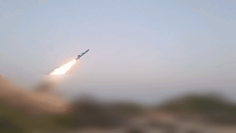 Iran quyết chiến tới cùng, tuyên bố chỉ phóng tên lửa đầu đạn hơn một tấn