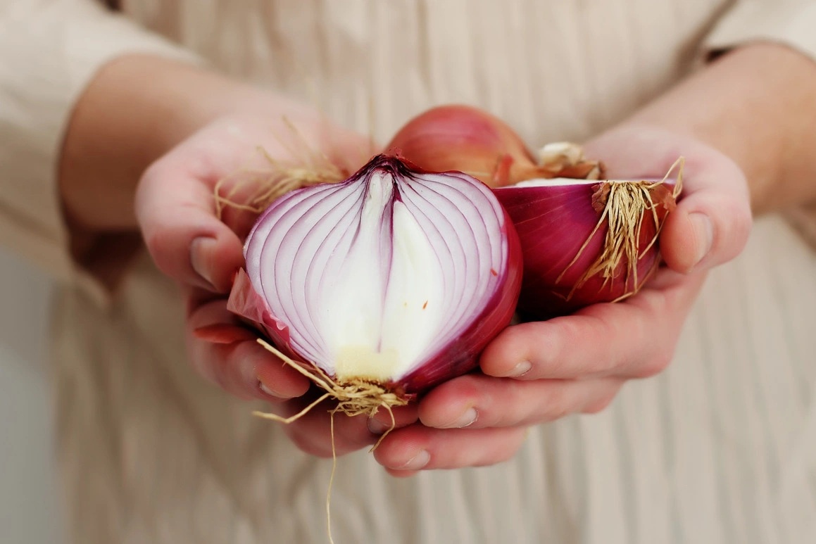 Mẹo thải độc gan bằng củ hành tây