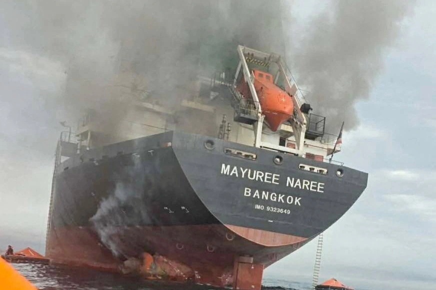 Loạt tàu bị tấn công, Iran nêu điều kiện để đi qua eo biển Hormuz