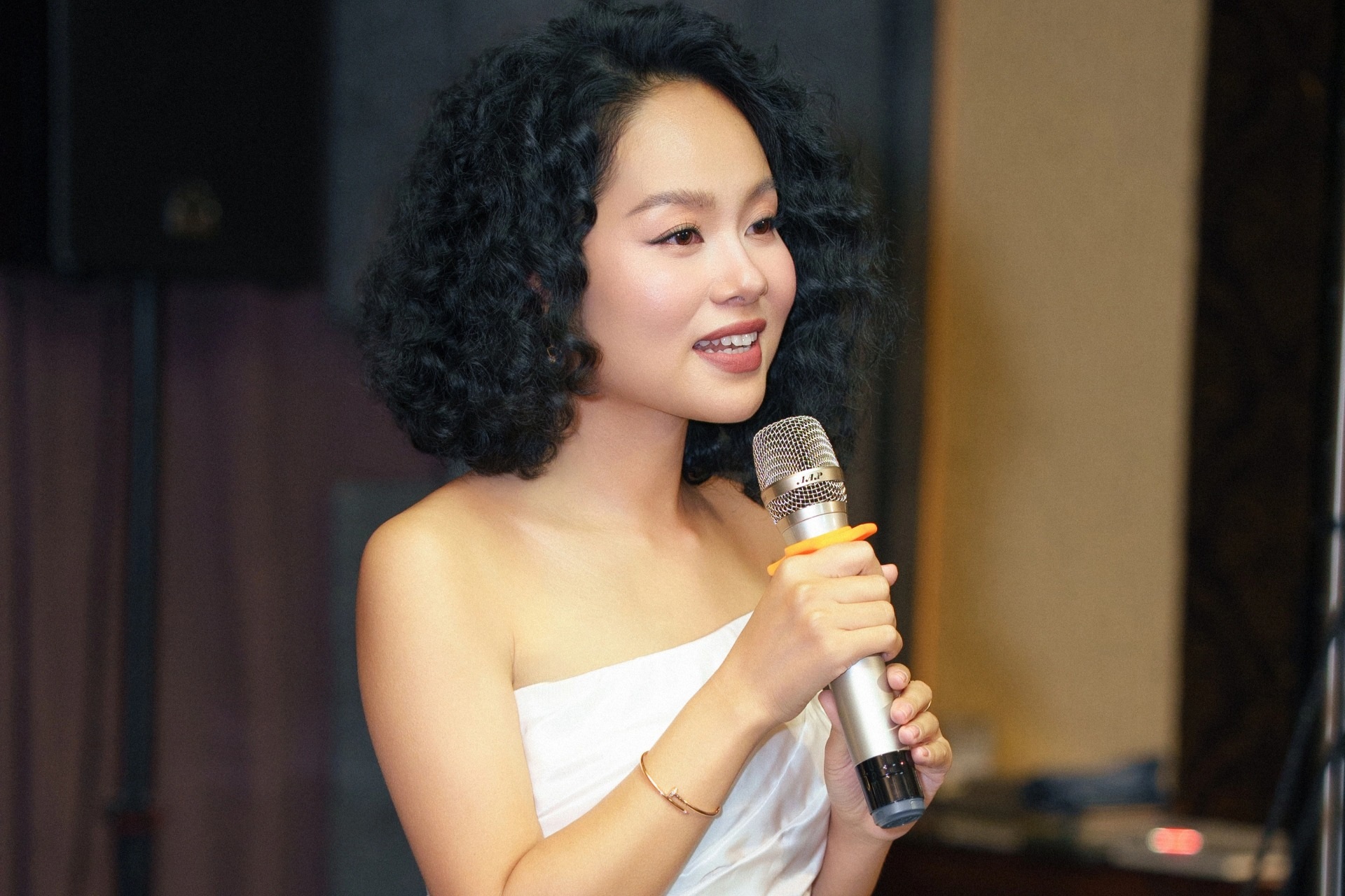 Hoàng Quyên ưa dịch chuyển, tuổi 34 nhìn mọi thứ bao dung hơn