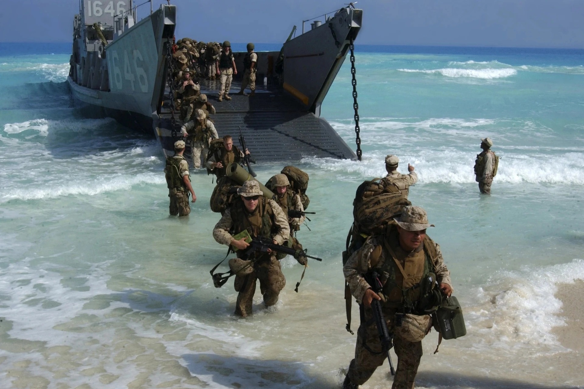 Mỹ đưa thêm lực lượng tới Trung Đông, cảnh báo sắp đánh rất mạnh vào Iran