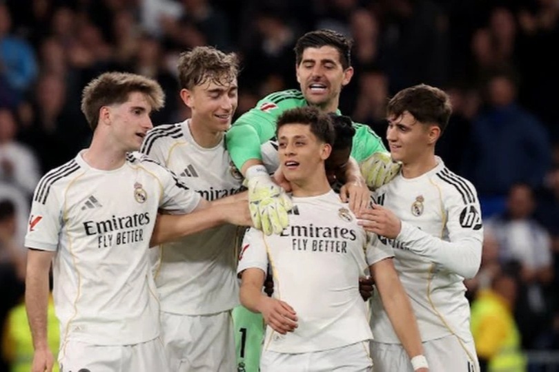 Valverde tiếp tục chói sáng, Real Madrid gây áp lực lên Barcelona