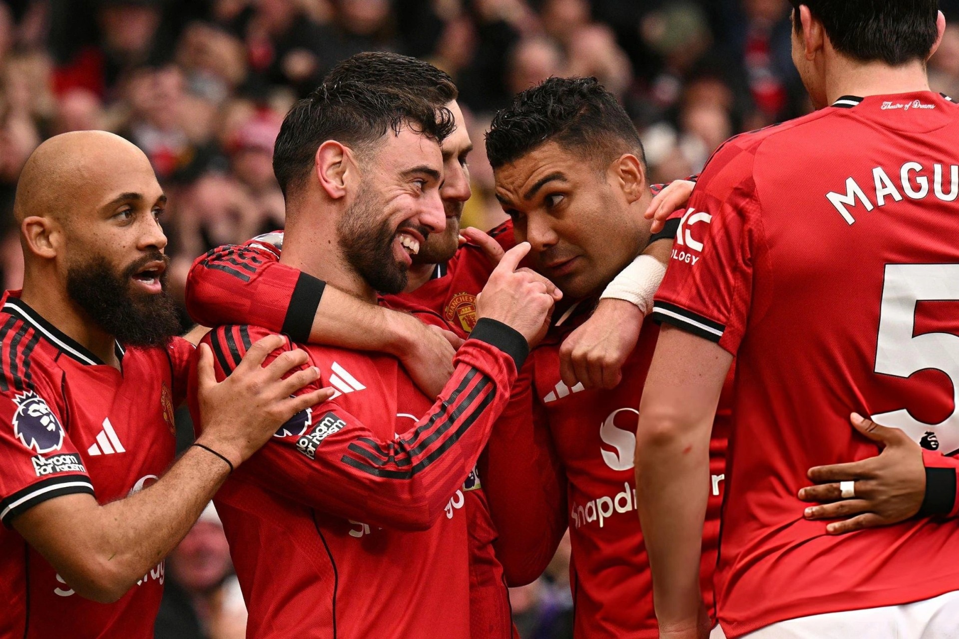Man Utd hạ gục Aston Villa, xây chắc vị trí dự Champions League