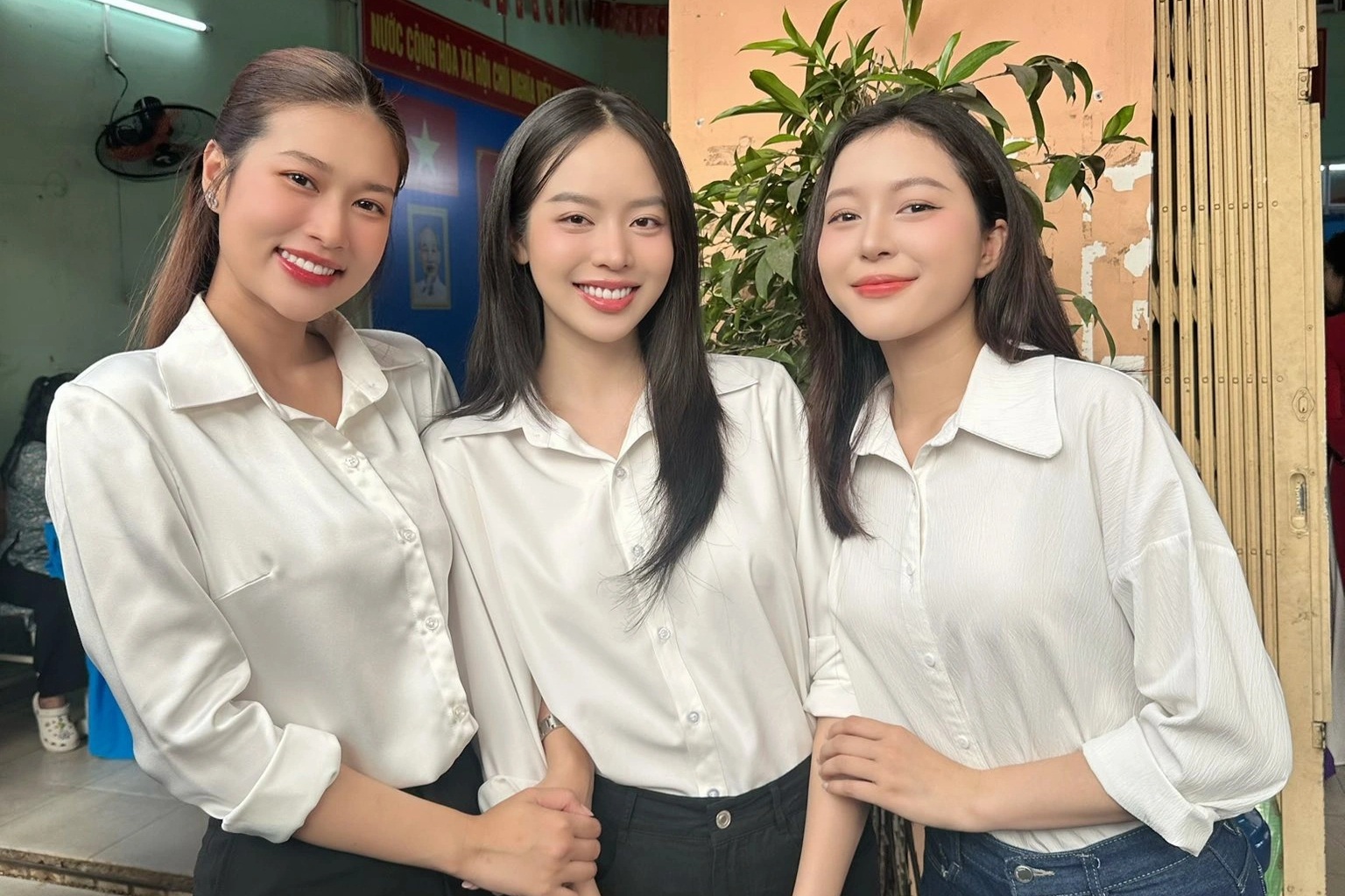 Hoa hậu Thanh Thủy, nhạc sĩ Nguyễn Văn Chung hào hứng trong ngày bầu cử