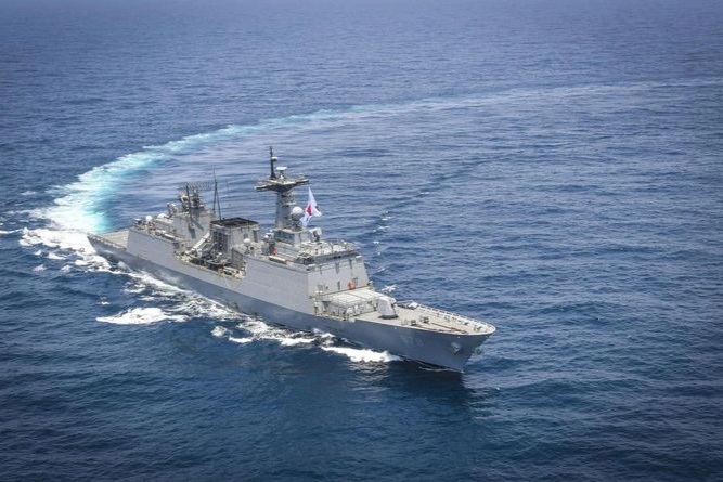 Hàn Quốc "khó nghĩ" khi Tổng thống Trump kêu gọi điều tàu chiến tới Hormuz