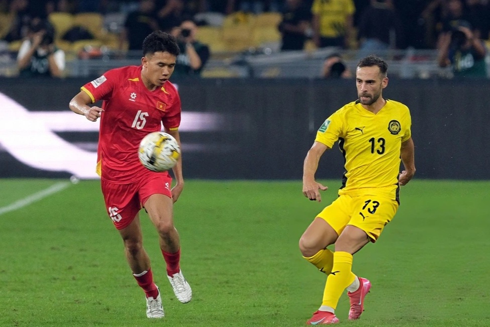 AFC bị chỉ trích dữ dội vì "chống lệnh" FIFA, ưu ái bóng đá Malaysia